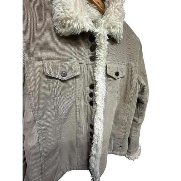 Black Rivet corduroy trucker jacket with a faux fur collar and trim
Size L - Picture 3 of 16